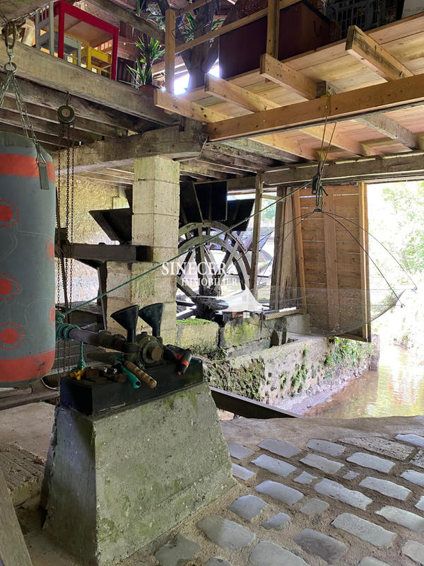 Maison - 220 m² - 8 pièces