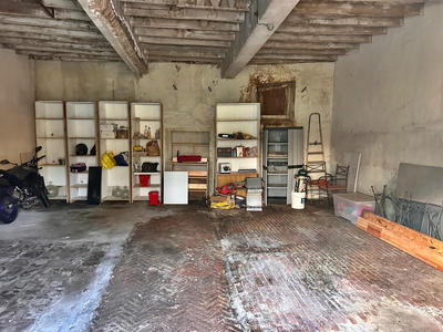 Parking / Garage - 76 m²