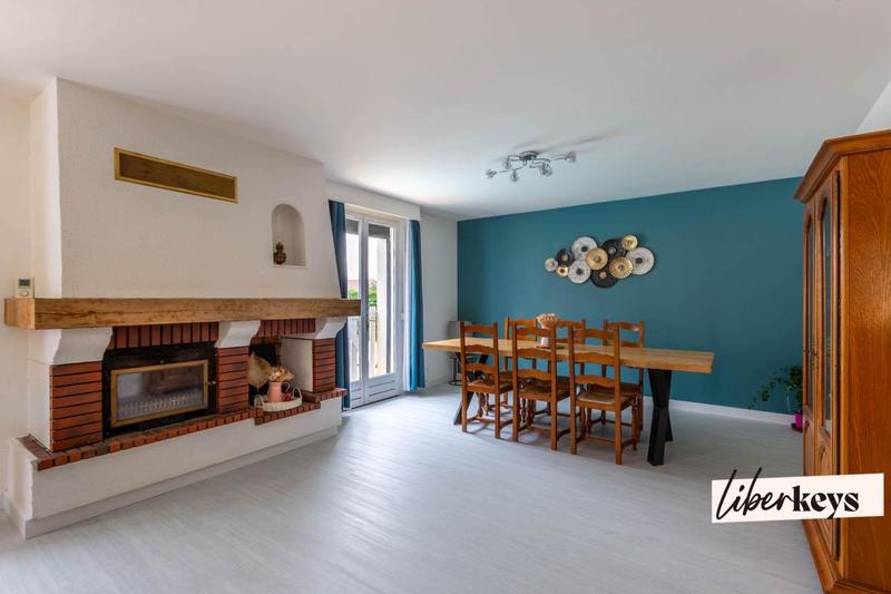 Propriété - 222 m² - 8 pièces