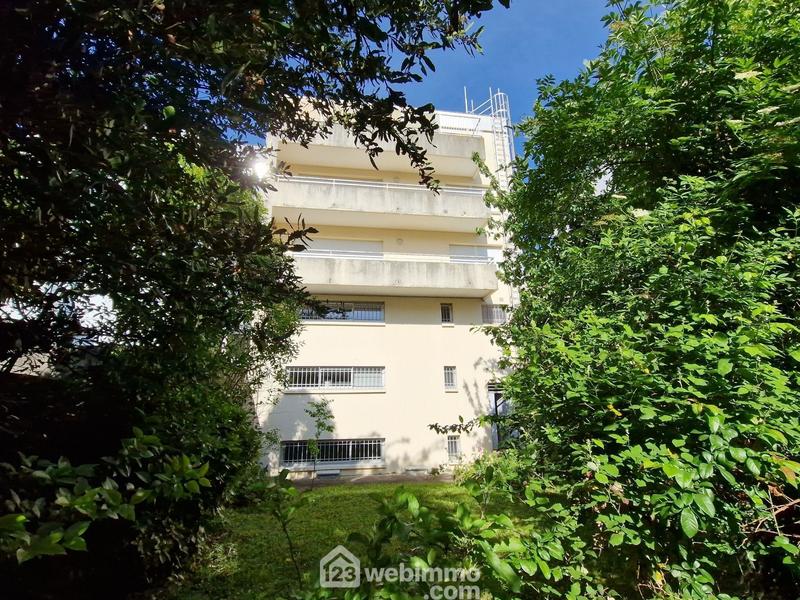 Appartement - 237 m² - 5 pièces