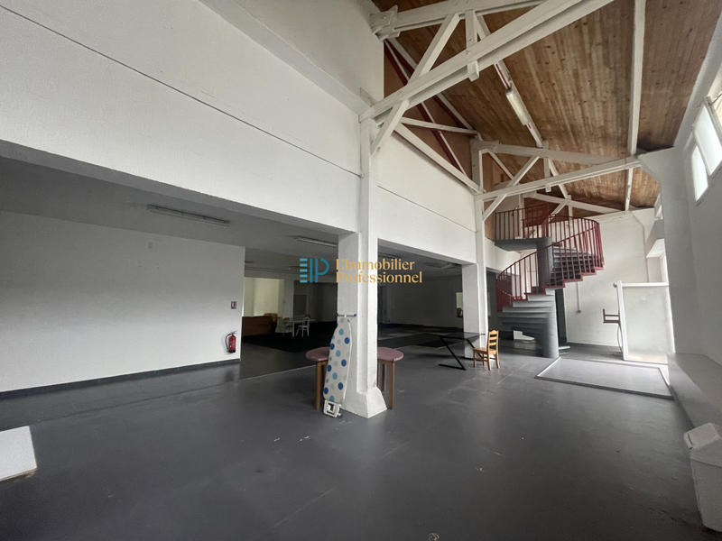 Local commercial - 1 120 m²