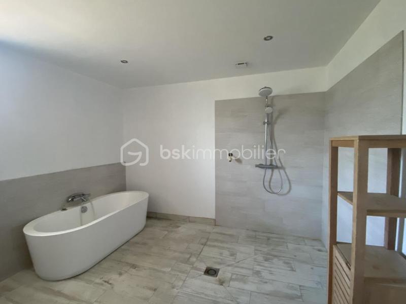 Maison - 220 m² - 9 pièces