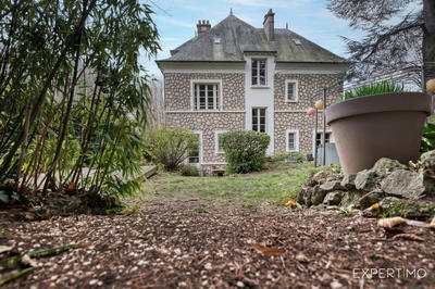 Maison - 182 m² - 9 pièces