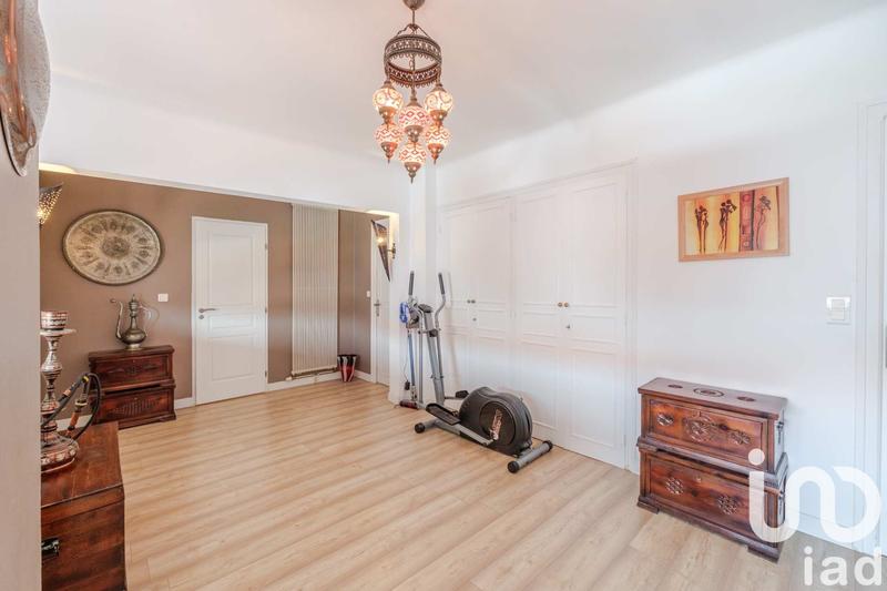 Maison - 186 m² - 7 pièces