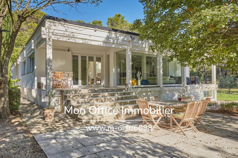 Villa - 240 m² - 6 pièces