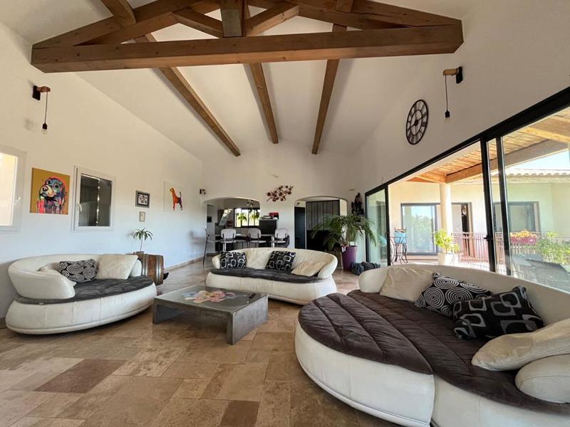 Maison - 223 m² - 8 pièces