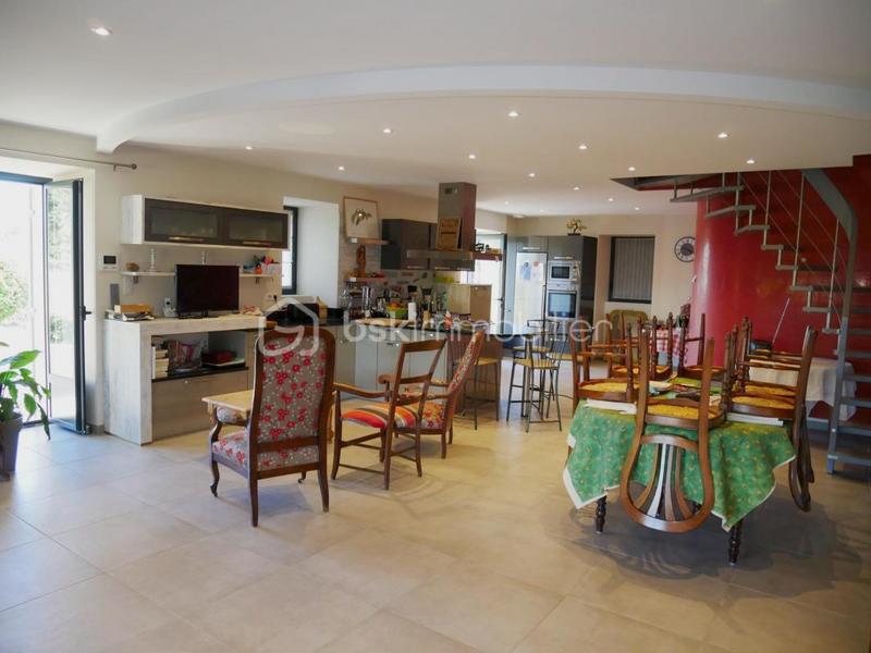 Demeure - 316 m² - 7 pièces