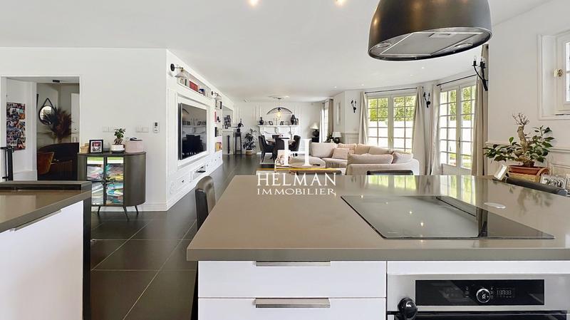 Maison - 344 m² - 12 pièces