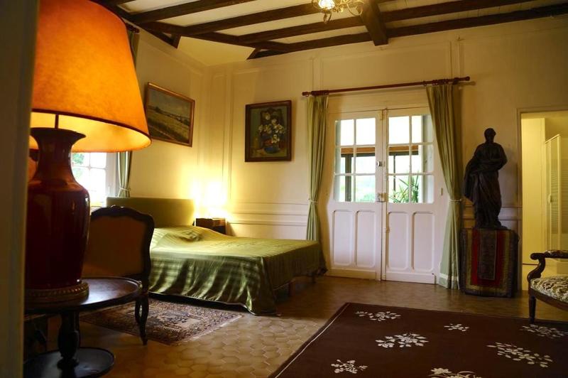 Maison traditionnelle - 260 m² - 8 pièces