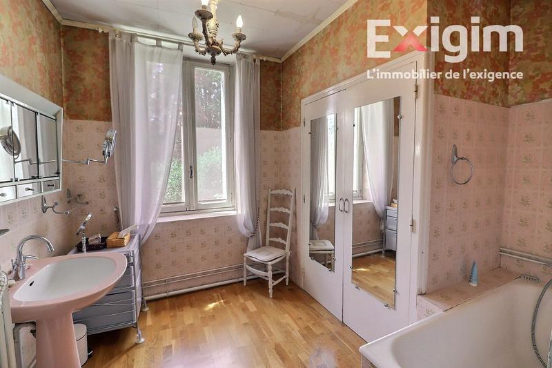 Maison - 330 m² - 9 pièces