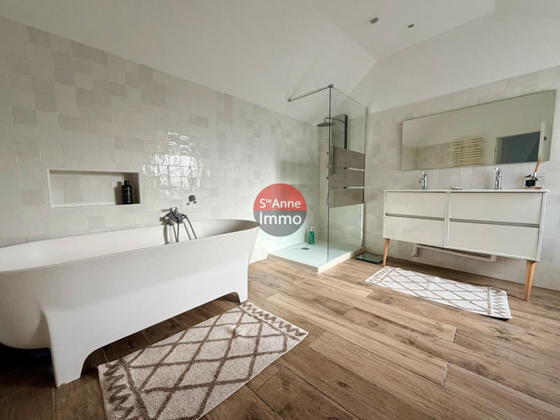 Maison - 197 m² - 7 pièces