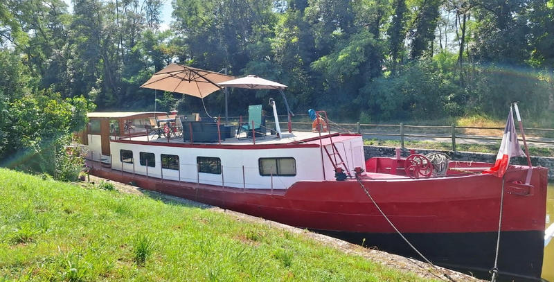 Péniche - 100 m² - 4 pièces