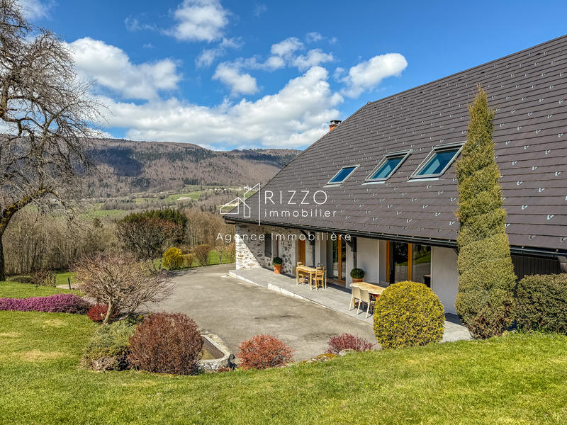 Maison - 202 m² - 8 pièces