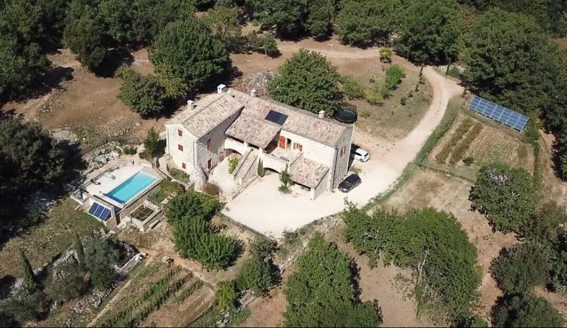 Propriété - 243 m² - 8 pièces