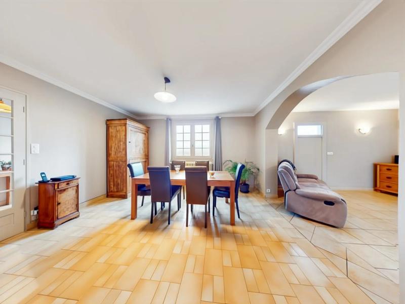 Maison - 180 m² - 7 pièces