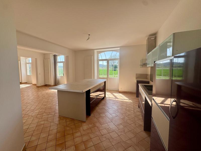 Maison - 273 m² - 6 pièces