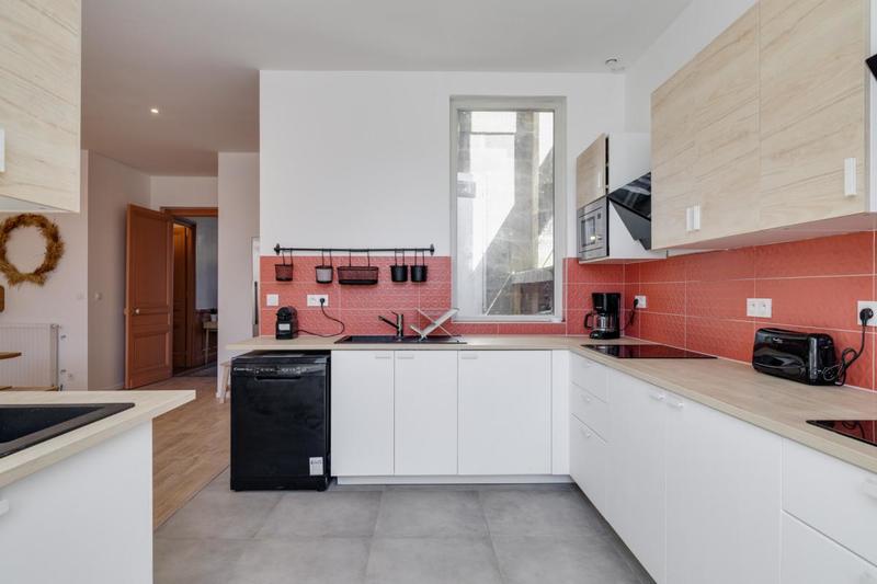 Remise - 350 m² - 15 pièces