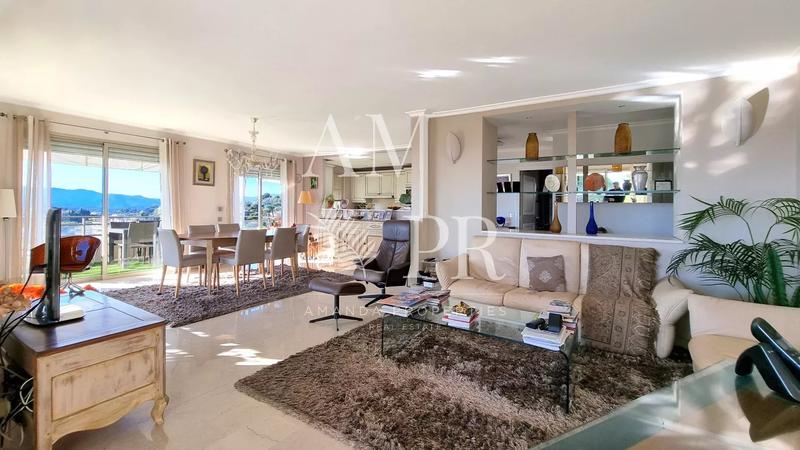 Appartement - 97 m² - 3 pièces