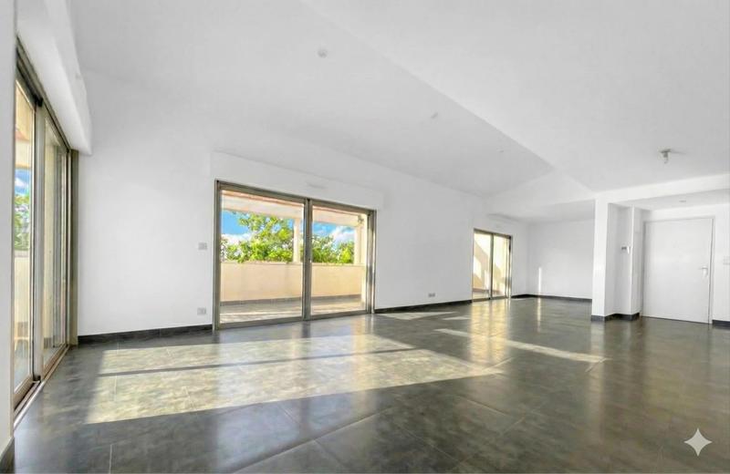 Appartement - 224 m² - 6 pièces