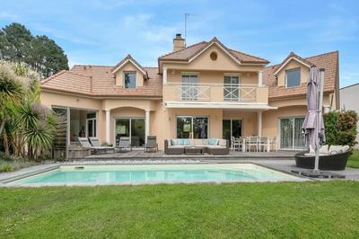 Villa - 233 m² - 12 pièces