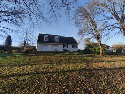 Maison traditionnelle - 170 m² - 9 pièces