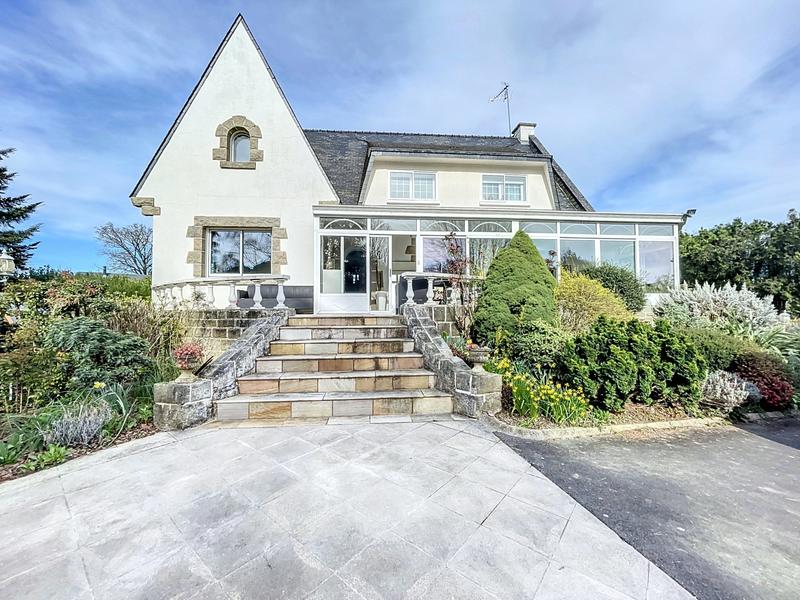 Maison traditionnelle - 200 m² - 7 pièces