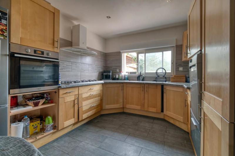 Maison - 140 m² - 6 pièces