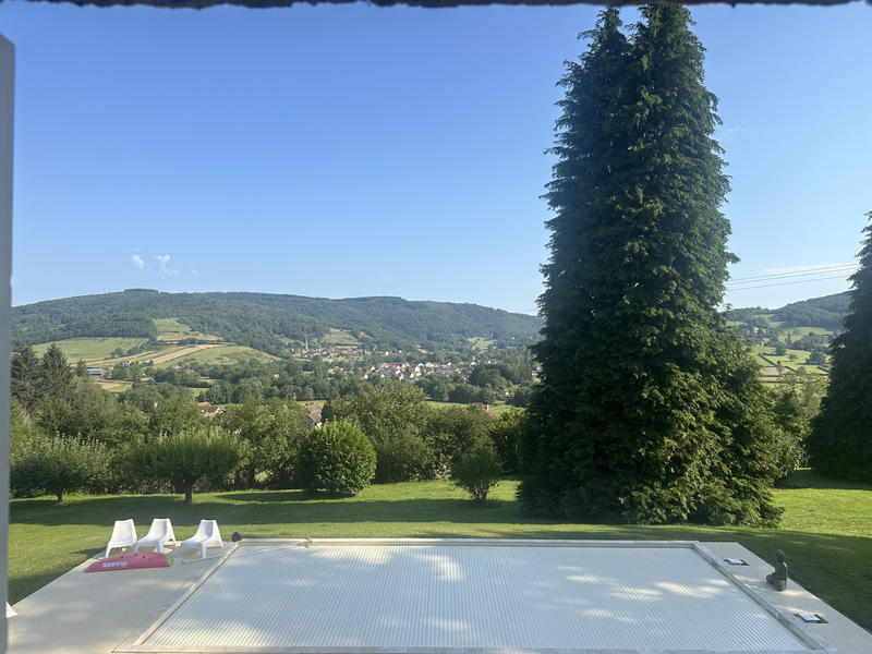 Propriété - 247 m² - 9 pièces