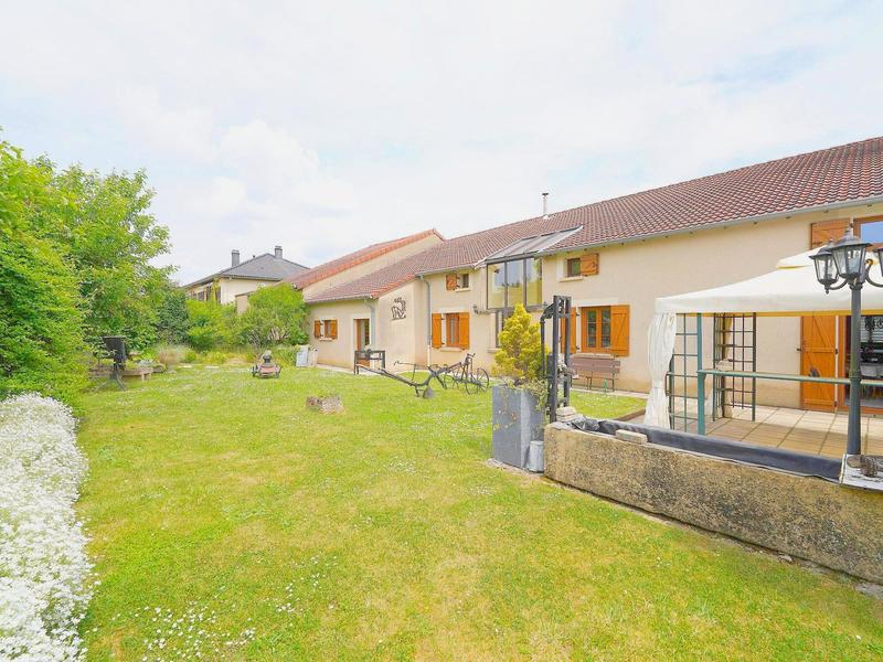 Maison - 250 m² - 8 pièces