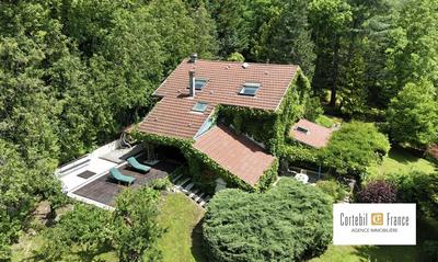 Villa - 251 m² - 8 pièces