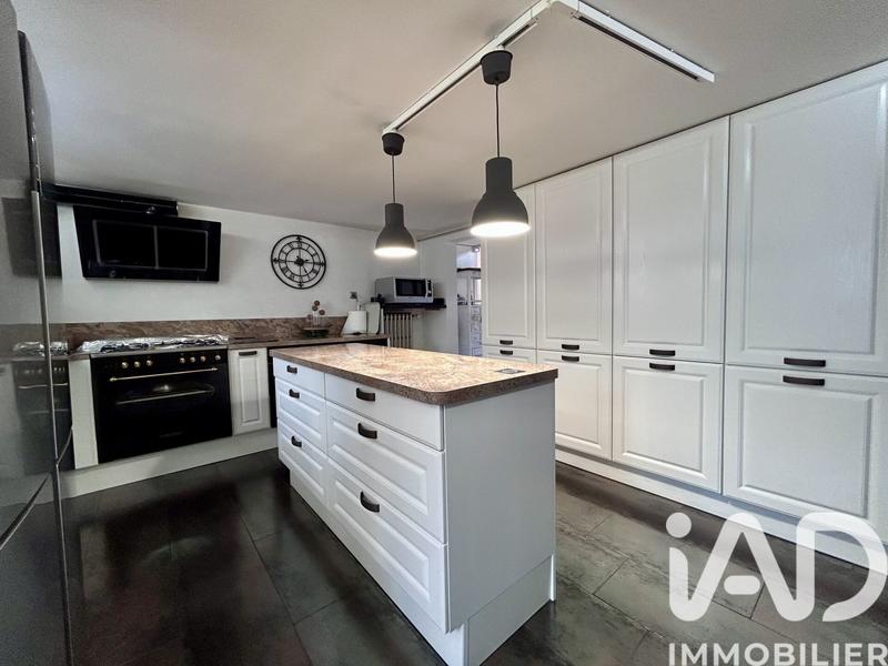 Maison - 243 m² - 8 pièces