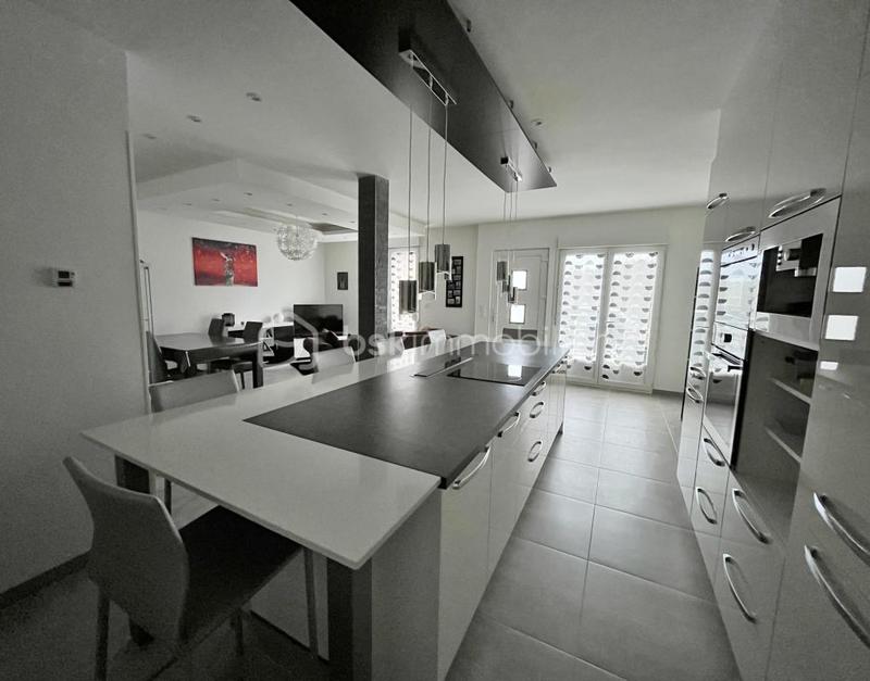 Loft - 109 m² - 5 pièces