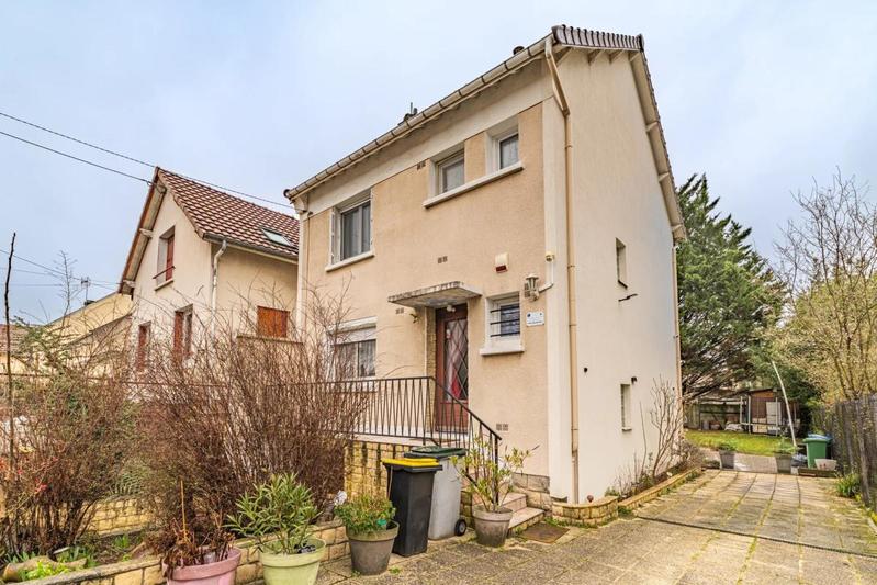 Maison - 250 m² - 7 pièces