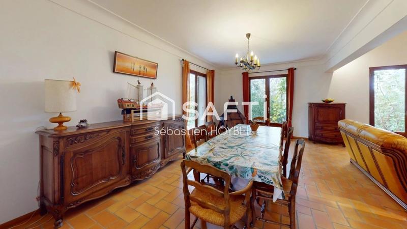 Maison - 227 m² - 7 pièces