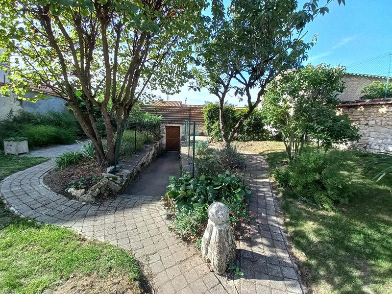 Maison - 300 m² - 10 pièces