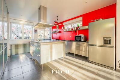 Maison - 290 m² - 8 pièces