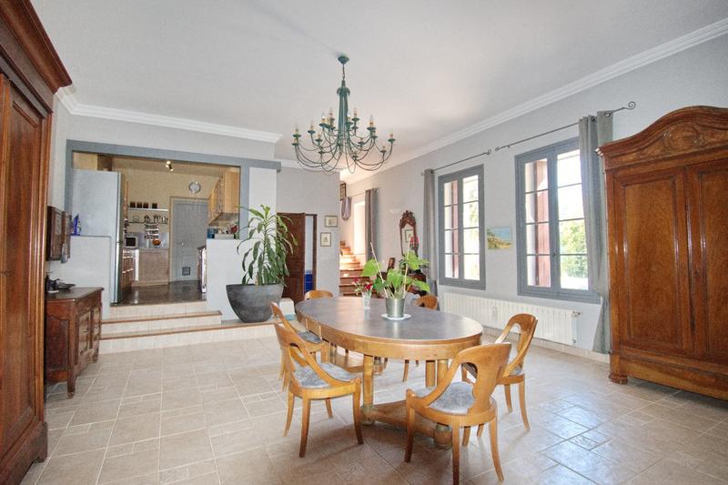 Maison - 363 m² - 12 pièces