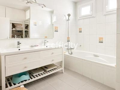 Maison - 162 m² - 8 pièces