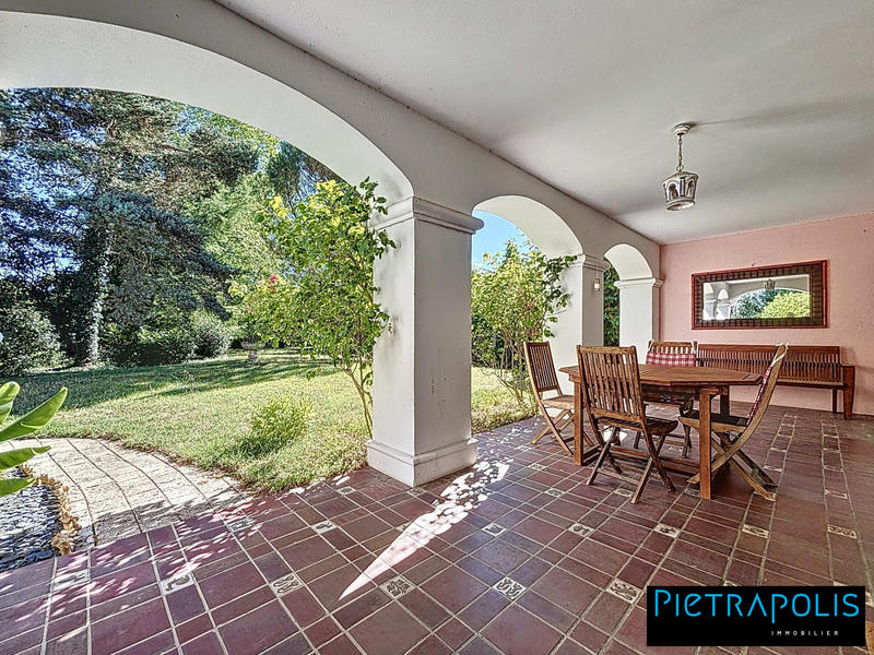 Maison - 278 m² - 9 pièces