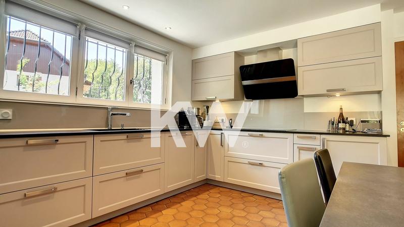 Maison - 225 m² - 6 pièces