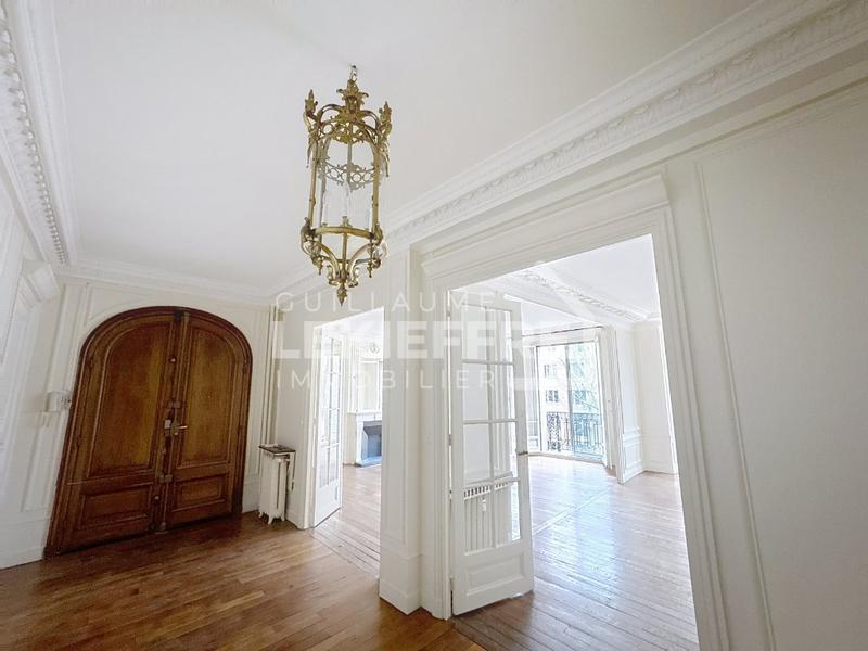 Appartement - 208 m² - 6 pièces