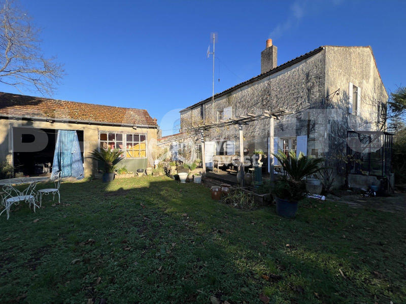 Maison - 220 m² - 6 pièces