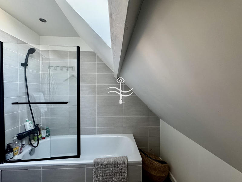 Maison - 208 m² - 9 pièces