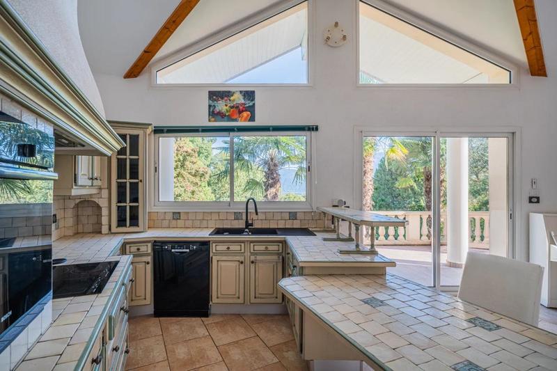 Maison - 214 m² - 5 pièces