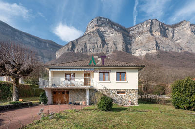 Maison - 92 m² - 5 pièces