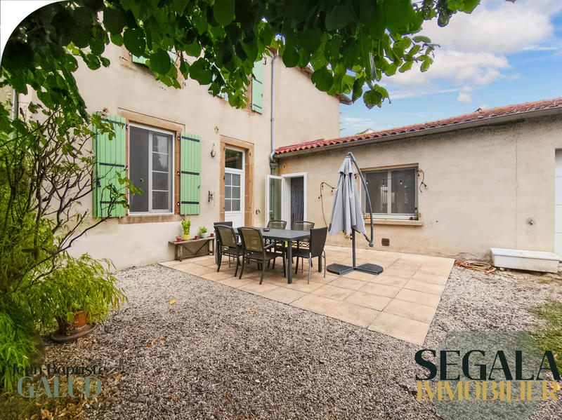 Maison - 230 m² - 6 pièces