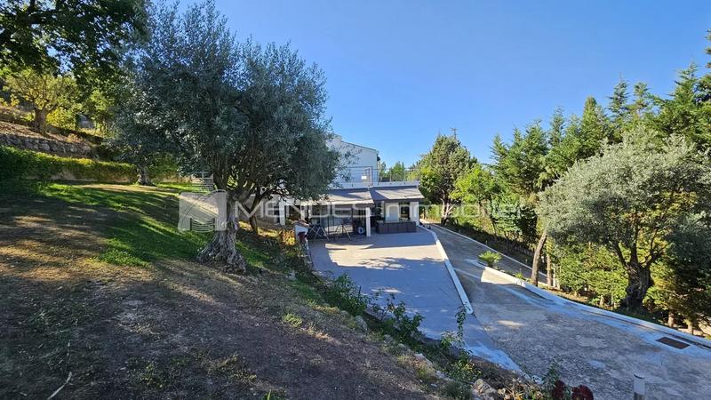 Villa - 353 m² - 6 pièces