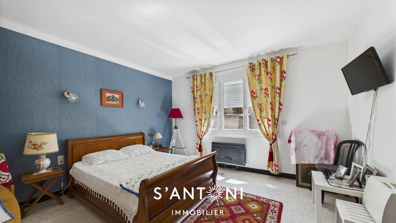 Appartement - 93 m² - 4 pièces