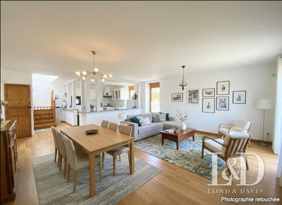 Maison traditionnelle - 160 m² - 8 pièces