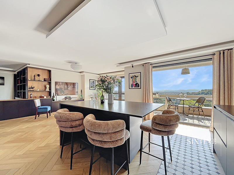 Appartement - 140 m² - 5 pièces